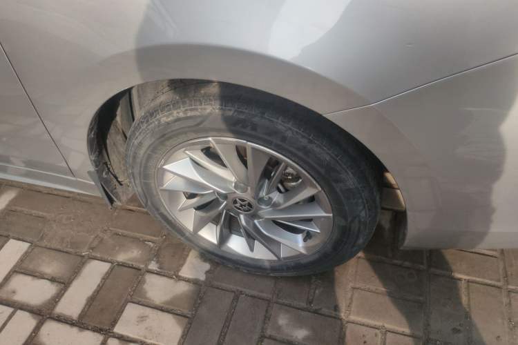 Used Venucia D60 2021 PLUS 1.6L XL CVT Yue Ling Edition Right Front Wheel Hub