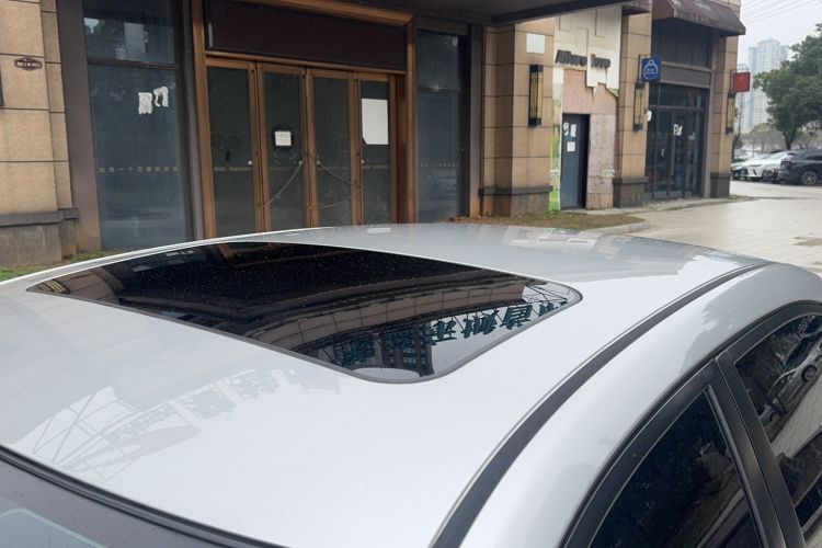 Used Venucia D60 2021 PLUS 1.6L XL CVT Yue Ling Edition Roof
