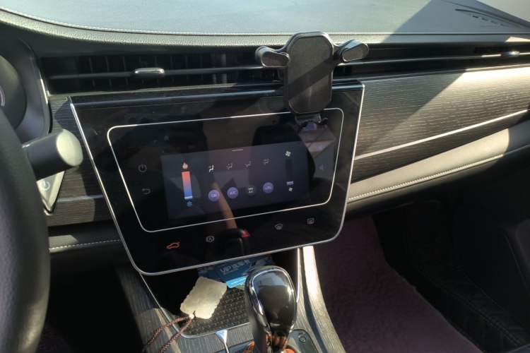Used Venucia D60 2021 PLUS 1.6L XV CVT Smart Edition Audio And AC Panel