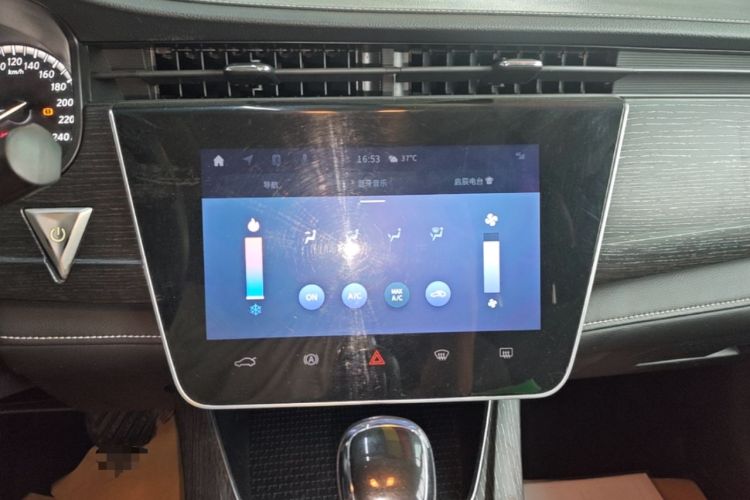 Used Venucia D60 2021 PLUS 1.6L XV CVT Smart Edition Audio And AC Panel