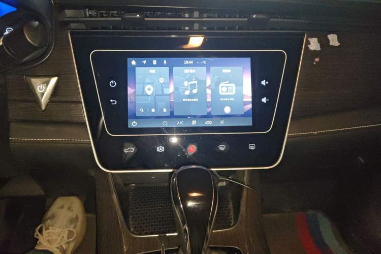 Used Venucia D60 2021 PLUS 1.6L XL CVT Yue Ling Edition Audio And AC Panel