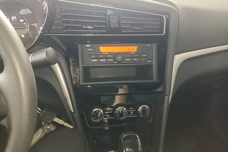 Used Venucia D60 2021 1.6L XE CVT Comfort Edition Audio And AC Panel