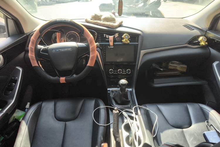 Used Venucia D60 2021 1.6L Entry Manual Comfort Edition Center Console