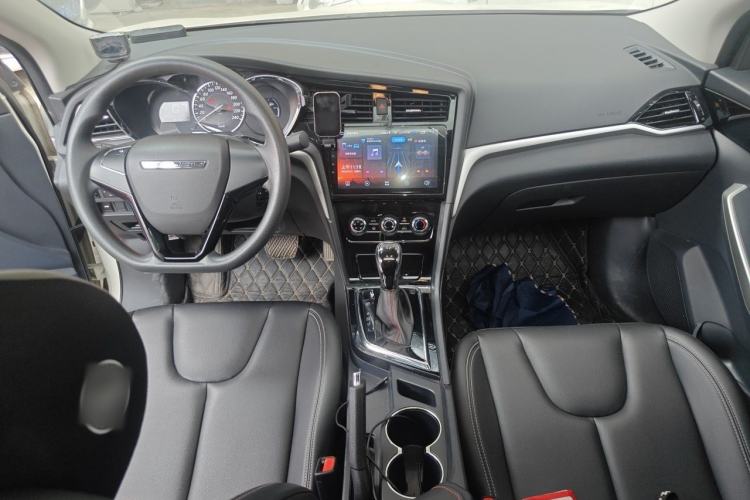 Used Venucia D60 2021 1.6L XE CVT Comfort Edition Center Console