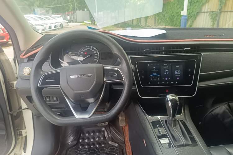 Used Venucia D60 2021 PLUS 1.6L XL CVT Yue Ling Edition Center Console