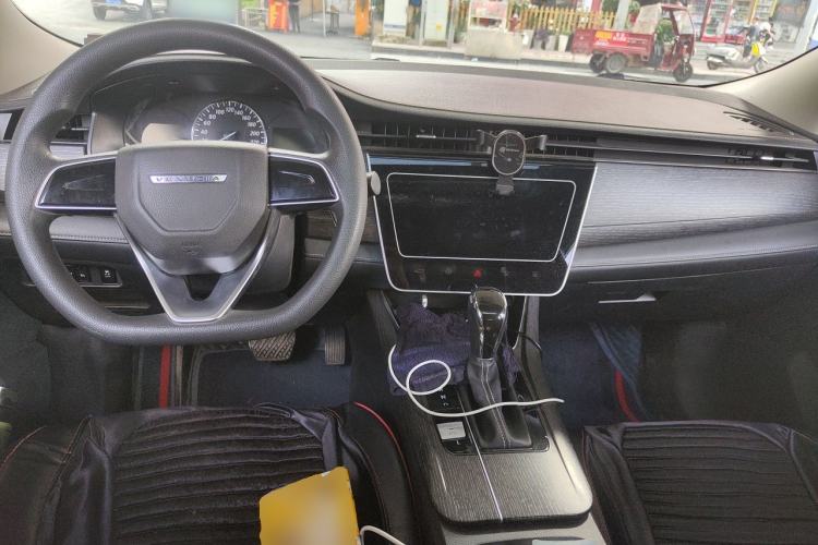 Used Venucia D60 2021 PLUS 1.6L XL CVT Yue Ling Edition Center Console