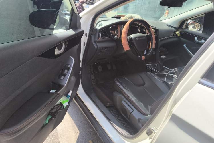 Used Venucia D60 2021 1.6L Entry Manual Comfort Edition Driver Seat