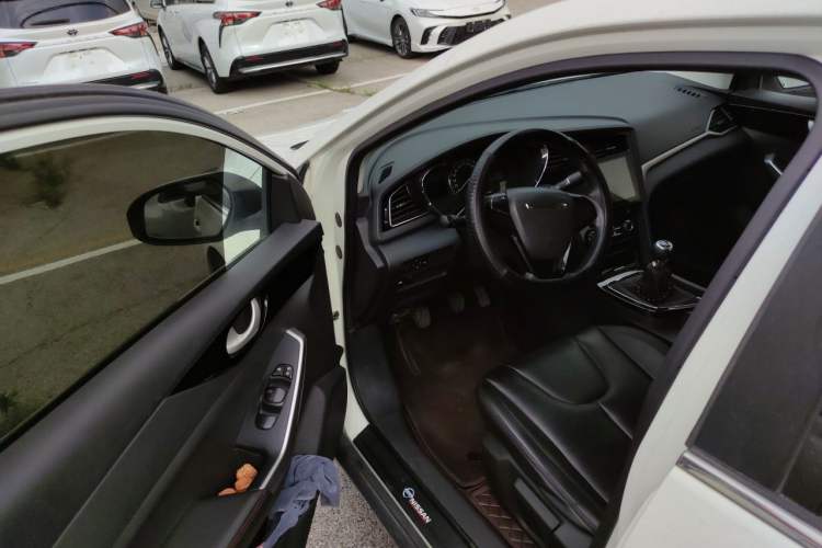 Used Venucia D60 2021 1.6L Entry Manual Comfort Edition Driver Seat