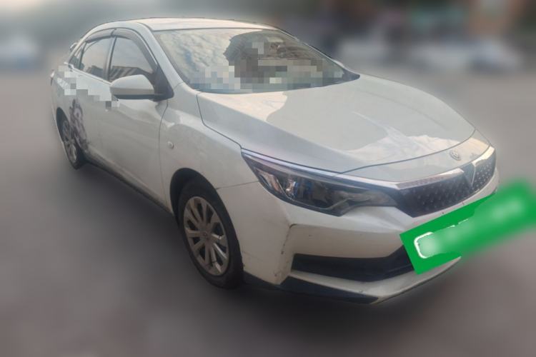 Used Venucia D60 2021 1.6L Entry Manual Comfort Edition Front Right 45 Deg