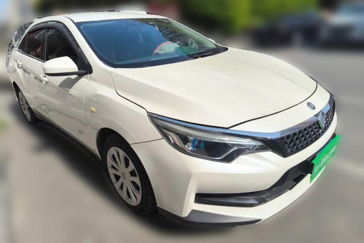 Used Venucia D60 2021 1.6L Entry Manual Comfort Edition Front Right 45 Deg
