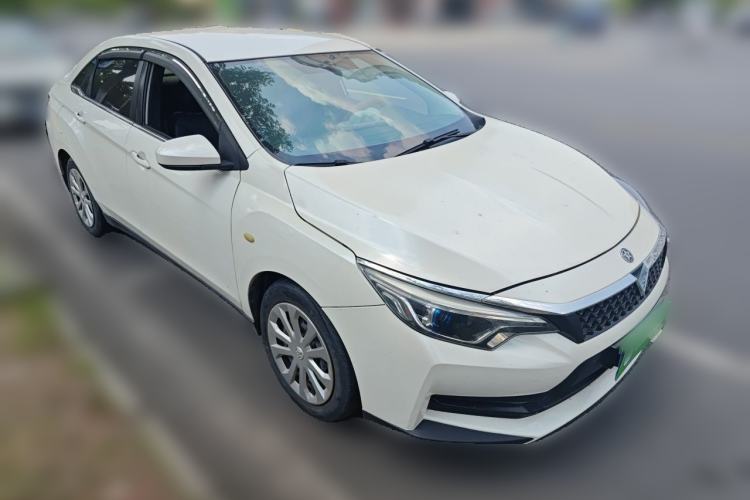 Used Venucia D60 2021 1.6L Entry Manual Comfort Edition Front Right 45 Deg