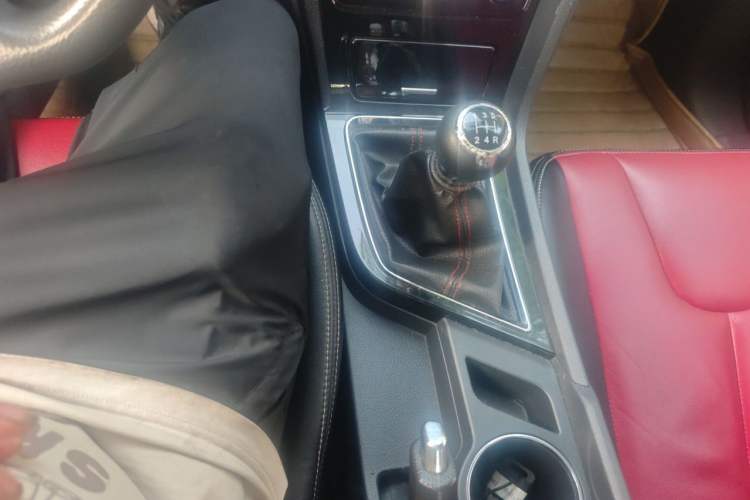 Used Venucia D60 2021 1.6L Entry Manual Comfort Edition Gear Lever