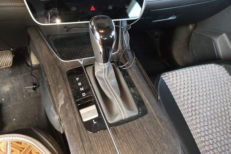 Used Venucia D60 2021 PLUS 1.6L XL CVT Yue Ling Edition Gear Lever