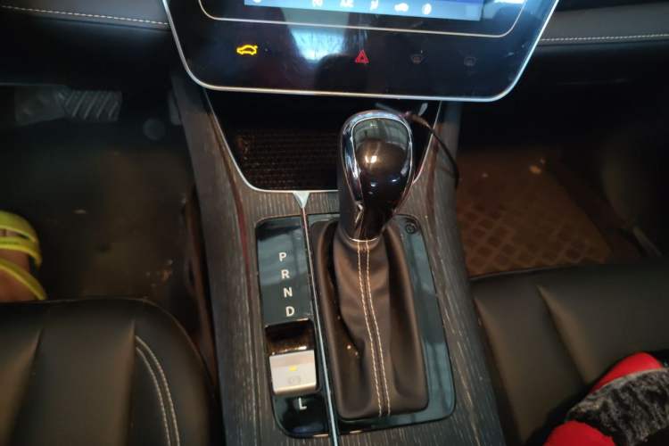 Used Venucia D60 2021 PLUS 1.6L XL CVT Yue Ling Edition Gear Lever