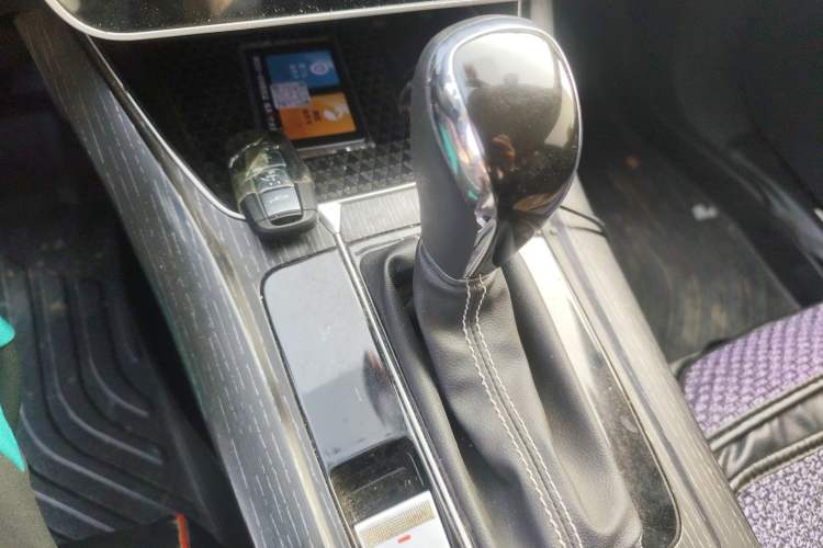 Used Venucia D60 2021 PLUS 1.6L XV CVT Smart Edition Gear Lever