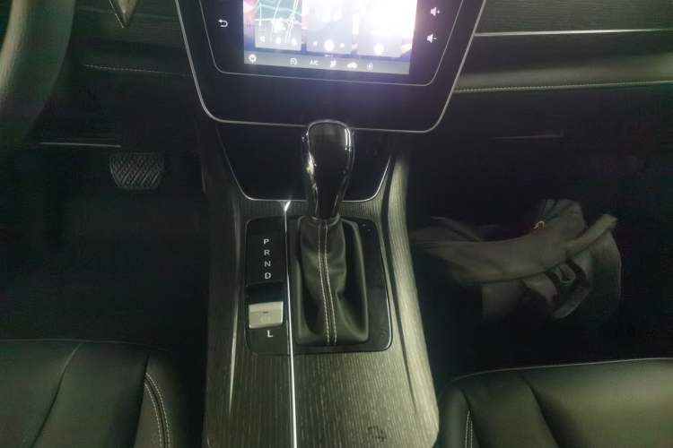 Used Venucia D60 2021 PLUS 1.6L XL CVT Yue Ling Edition Gear Lever