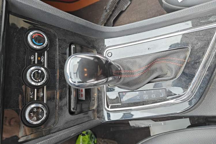 Used Venucia D60 2021 1.6L XE CVT Comfort Edition Gear Lever
