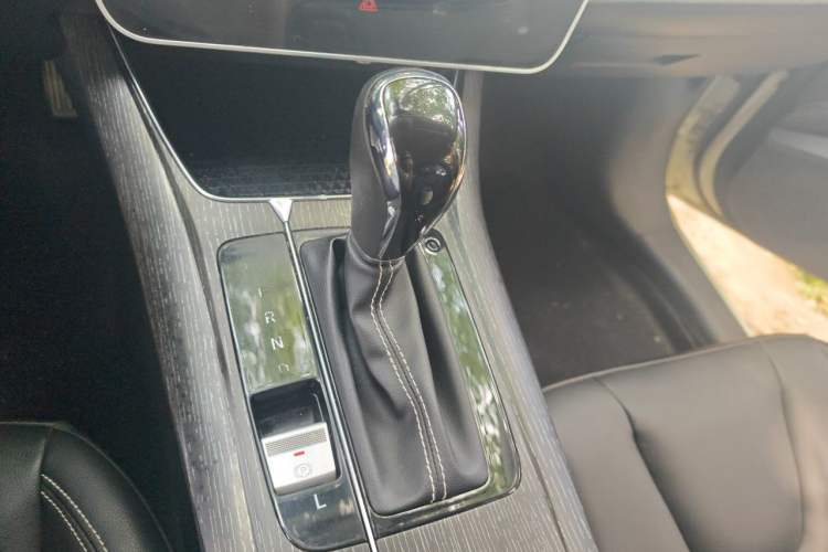 Used Venucia D60 2021 PLUS 1.6L XL CVT Yue Ling Edition Gear Lever