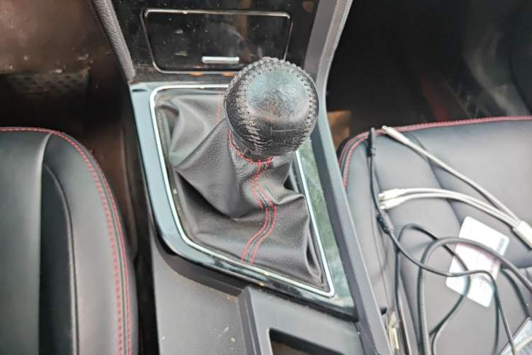Used Venucia D60 2021 1.6L Entry Manual Comfort Edition Gear Lever
