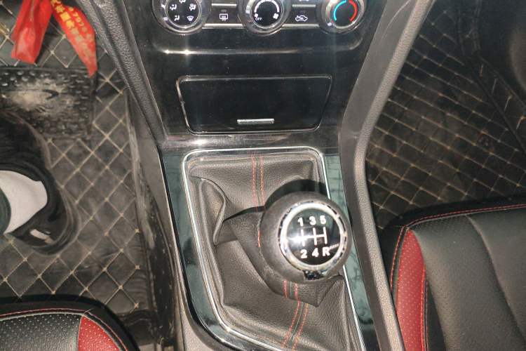 Used Venucia D60 2021 1.6L Entry Manual Comfort Edition Gear Lever