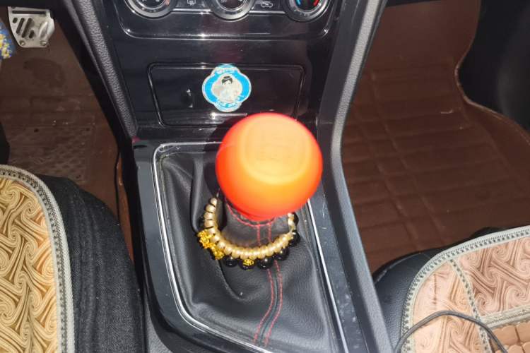 Used Venucia D60 2021 1.6L Entry Manual Comfort Edition Gear Lever
