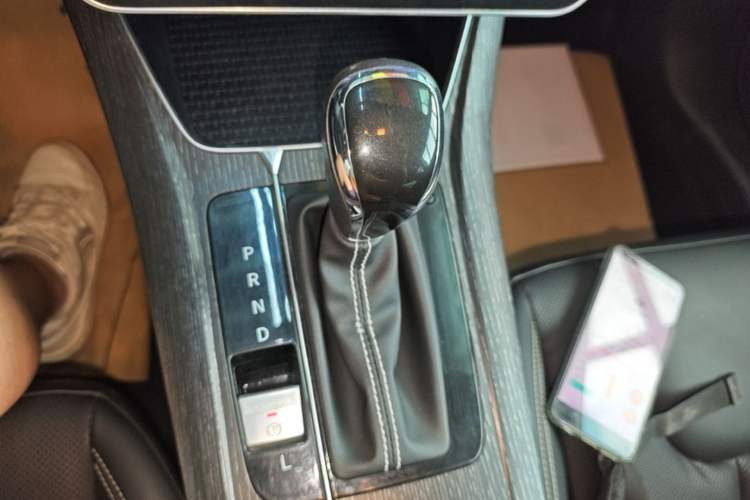 Used Venucia D60 2021 PLUS 1.6L XV CVT Smart Edition Gear Lever