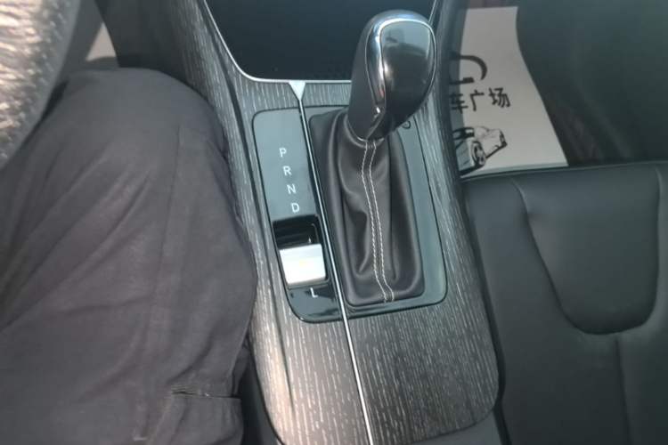 Used Venucia D60 2021 PLUS 1.6L XL CVT Yue Ling Edition Gear Lever