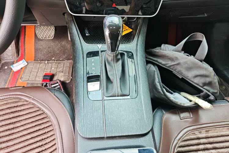Used Venucia D60 2021 PLUS 1.6L XL CVT Yue Ling Edition Gear Lever