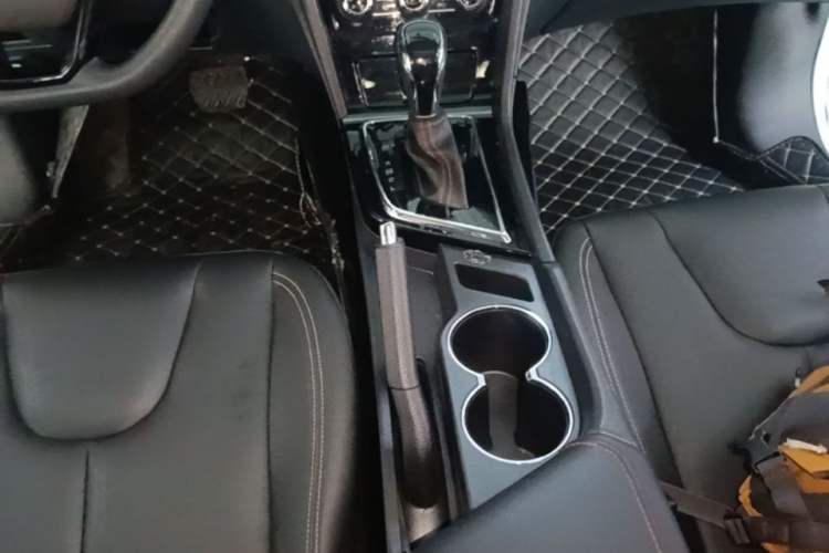Used Venucia D60 2021 1.6L XE CVT Comfort Edition Gear Lever