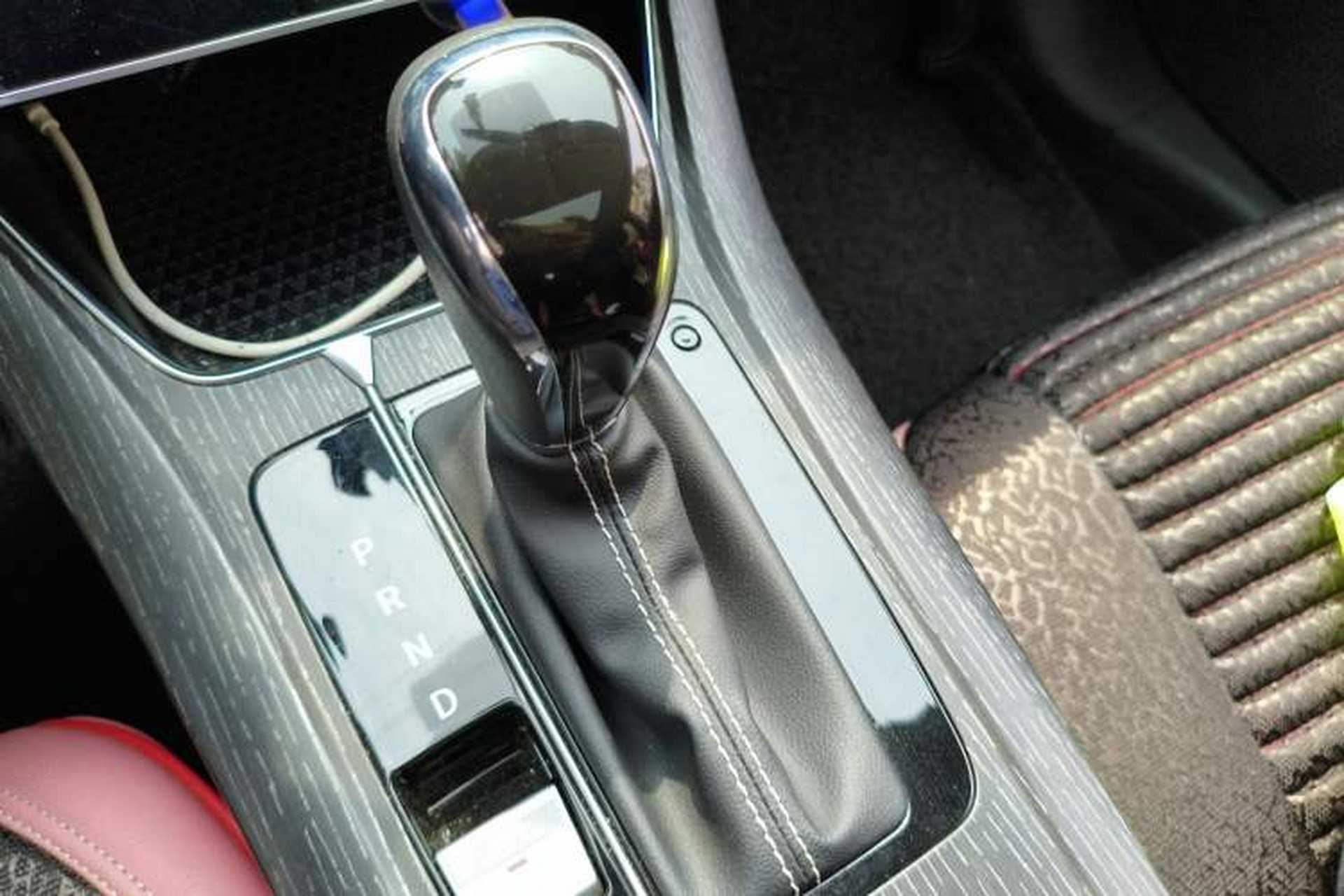 Used Venucia D60 2021 PLUS 1.6L XL CVT Yue Ling Edition Gear Lever