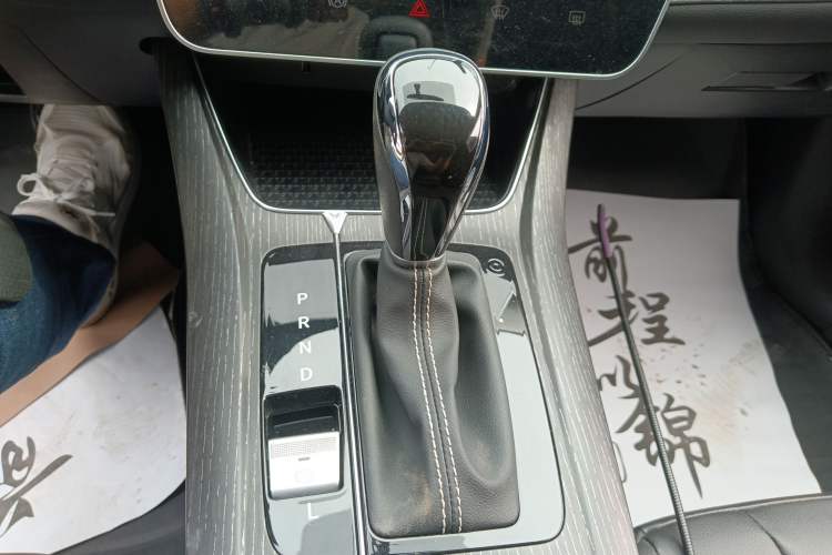 Used Venucia D60 2021 PLUS 1.6L XL CVT Yue Ling Edition Gear Lever