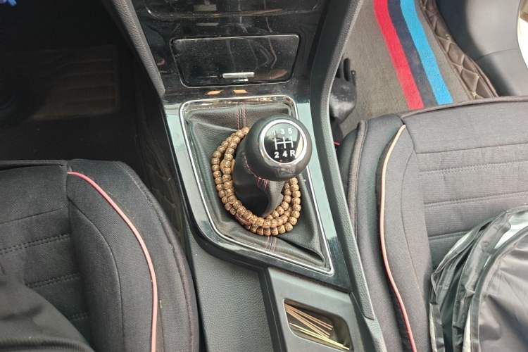 Used Venucia D60 2021 1.6L Entry Manual Comfort Edition Gear Lever