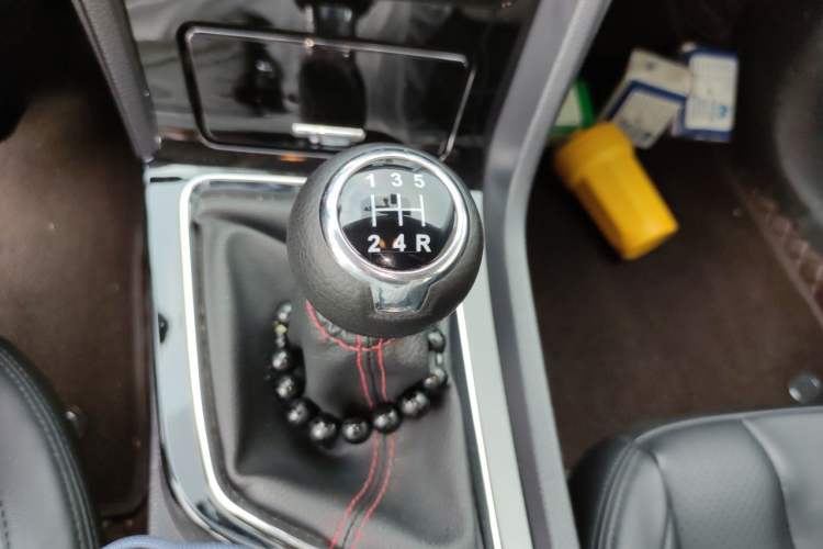 Used Venucia D60 2021 1.6L Entry Manual Comfort Edition Gear Lever