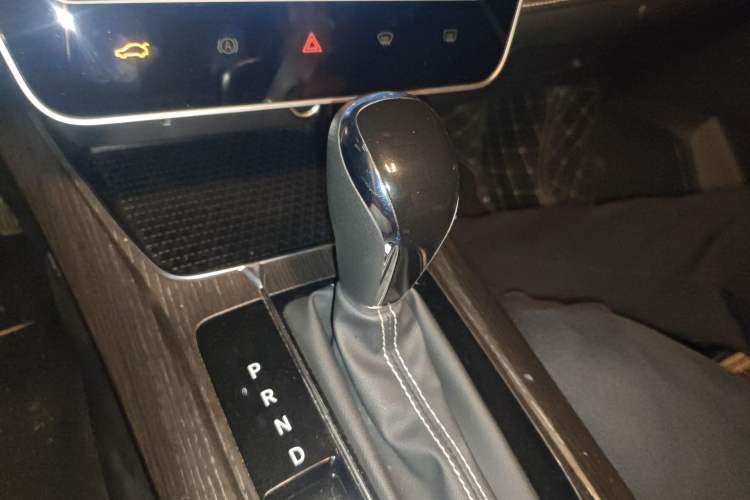 Used Venucia D60 2021 PLUS 1.6L XL CVT Yue Ling Edition Gear Lever