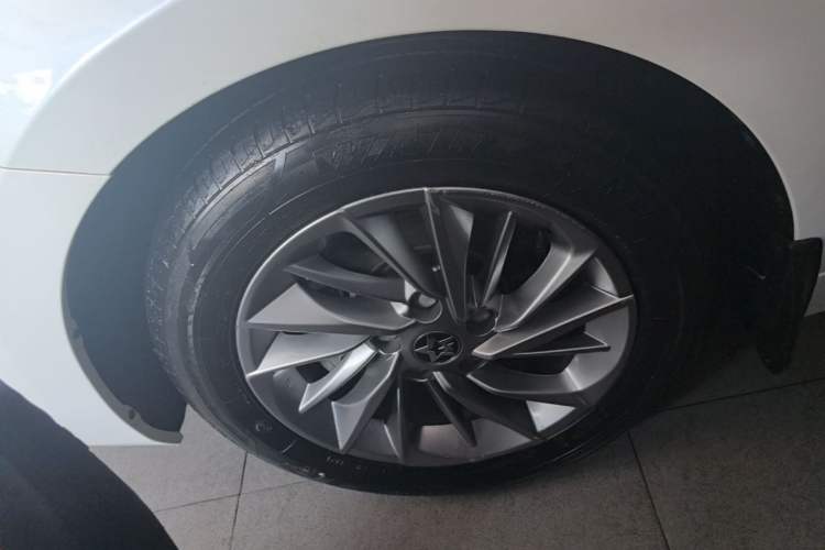 Used Venucia D60 2021 PLUS 1.6L XL CVT Yue Ling Edition Left Front Wheel Hub