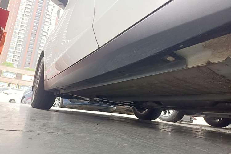 Used Venucia D60 2021 1.6L XE CVT Comfort Edition Left Side Sill
