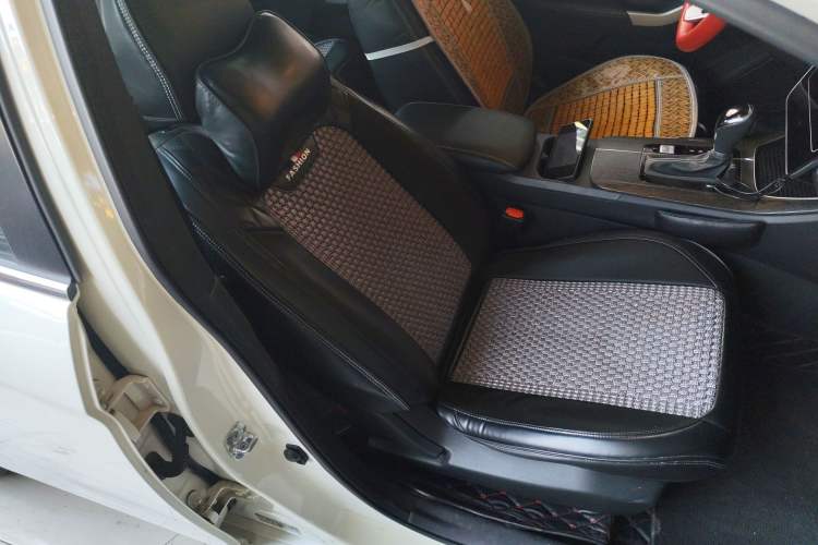 Used Venucia D60 2021 PLUS 1.6L XL CVT Yue Ling Edition Right Front Seat