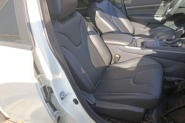 Used Venucia D60 2021 PLUS 1.6L XL CVT Yue Ling Edition Right Front Seat