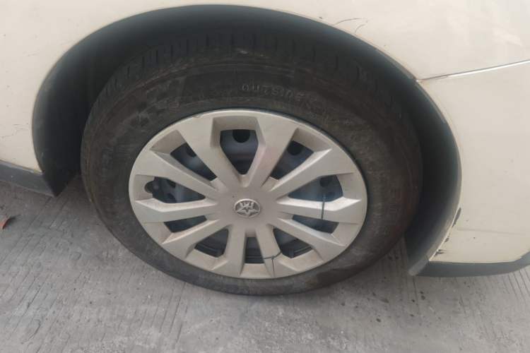 Used Venucia D60 2021 1.6L Entry Manual Comfort Edition Right Front Wheel Hub
