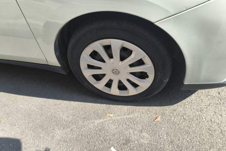 Used Venucia D60 2021 1.6L Entry Manual Comfort Edition Right Front Wheel Hub