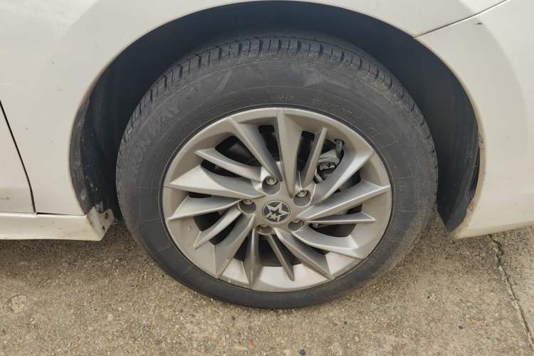 Used Venucia D60 2021 PLUS 1.6L XL CVT Yue Ling Edition Right Front Wheel Hub