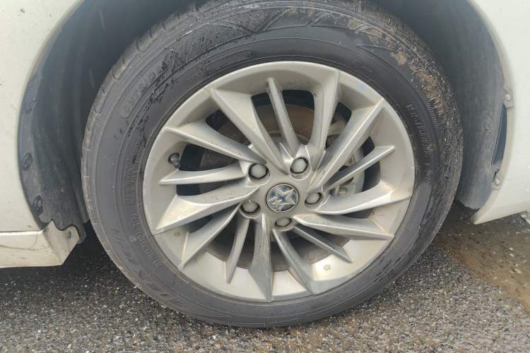 Used Venucia D60 2021 PLUS 1.6L XL CVT Yue Ling Edition Right Front Wheel Hub