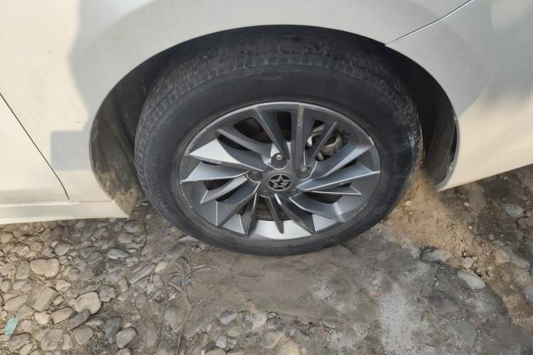Used Venucia D60 2021 PLUS 1.6L XV CVT Smart Edition Right Front Wheel Hub