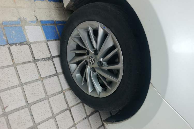 Used Venucia D60 2021 PLUS 1.6L XL CVT Yue Ling Edition Right Front Wheel Hub