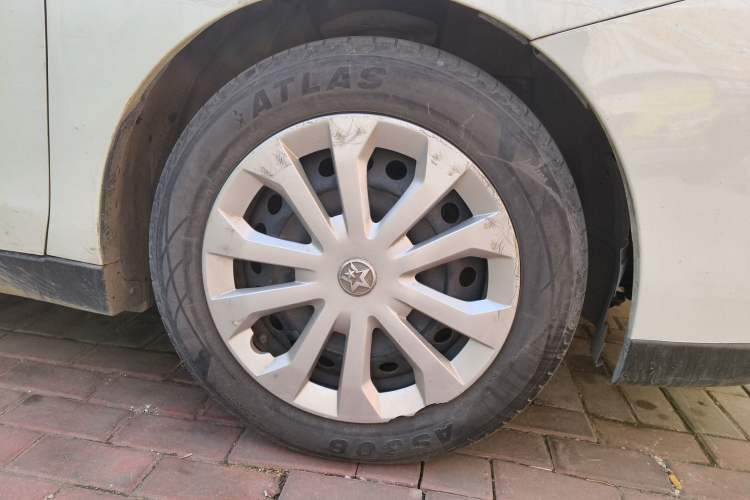 Used Venucia D60 2021 1.6L Entry Manual Comfort Edition Right Front Wheel Hub