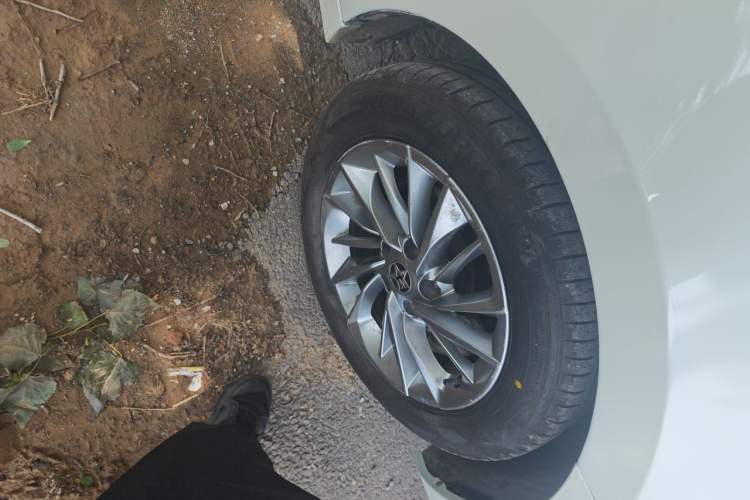 Used Venucia D60 2021 PLUS 1.6L XL CVT Yue Ling Edition Right Front Wheel Hub