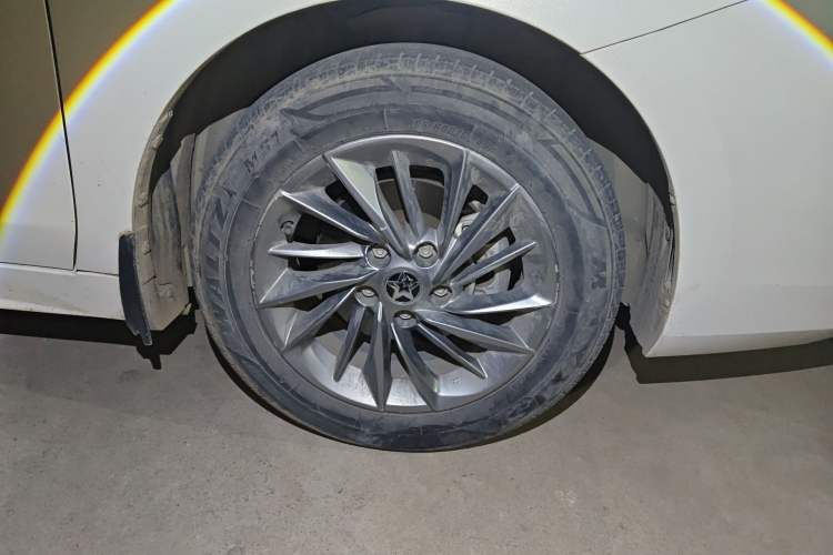 Used Venucia D60 2021 PLUS 1.6L XL CVT Yue Ling Edition Right Front Wheel Hub