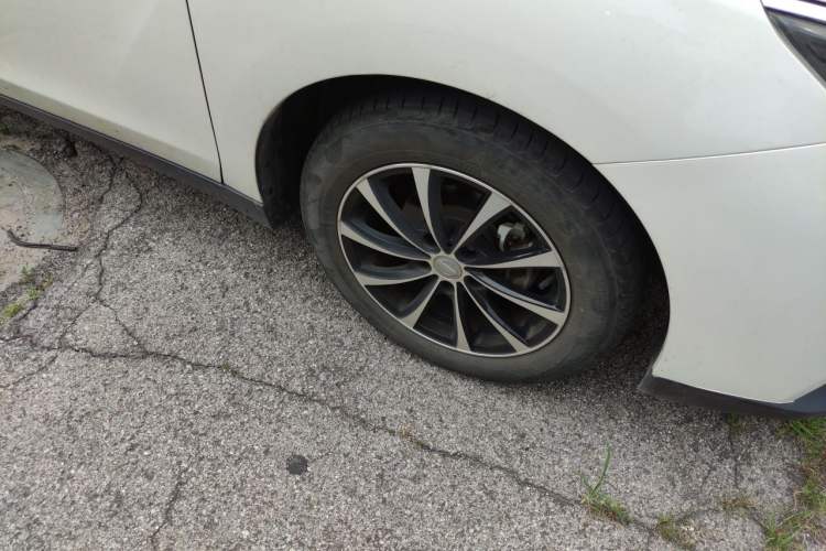 Used Venucia D60 2021 1.6L Entry Manual Comfort Edition Right Front Wheel Hub