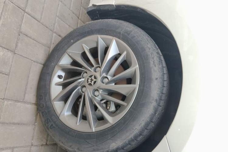 Used Venucia D60 2021 PLUS 1.6L XL CVT Yue Ling Edition Right Front Wheel Hub