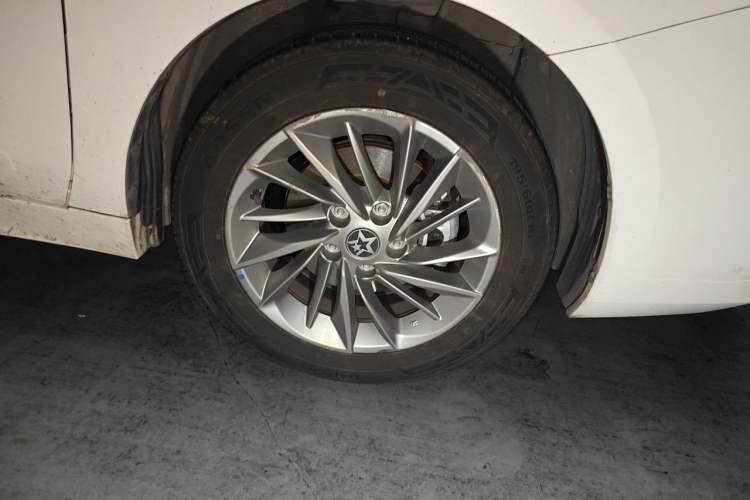 Used Venucia D60 2021 PLUS 1.6L XL CVT Yue Ling Edition Right Front Wheel Hub